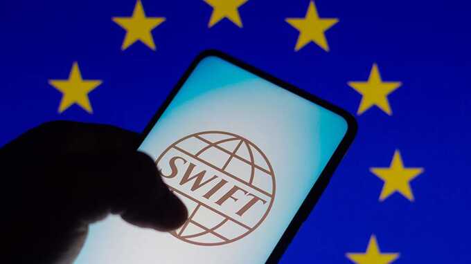 ЕС планирует отключить 20 российских банков от SWIFT в новом пакете санкций