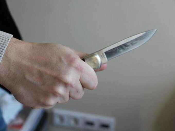 Отказ в интимной связи стал, предположительно, причиной поножовщины на вечеринке в Байкальске