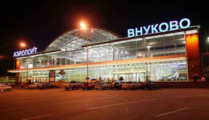Пассажиры задержанного рейса в Бодрум устраивают танцы в Внуково