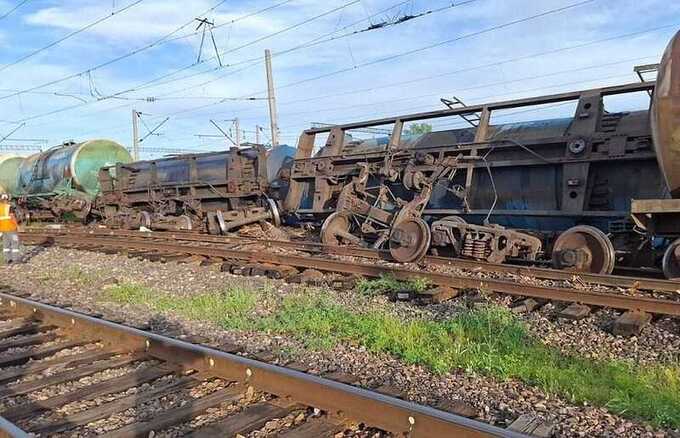 В ЕАО с рельсов сошли пять цистерн с корабельным топливом