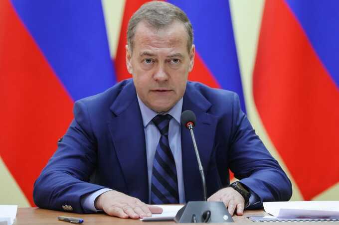 Медведев пообещал дальнейшие шаги после снятия моратория на ракеты средней и меньшей дальности